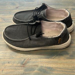 Women’s hey dudes, size 7
